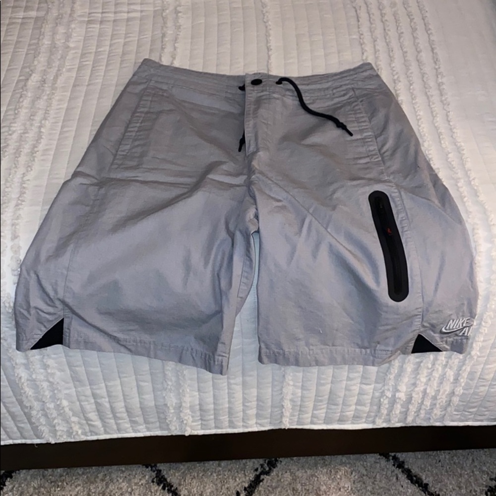 Nike men’s shorts with zipper